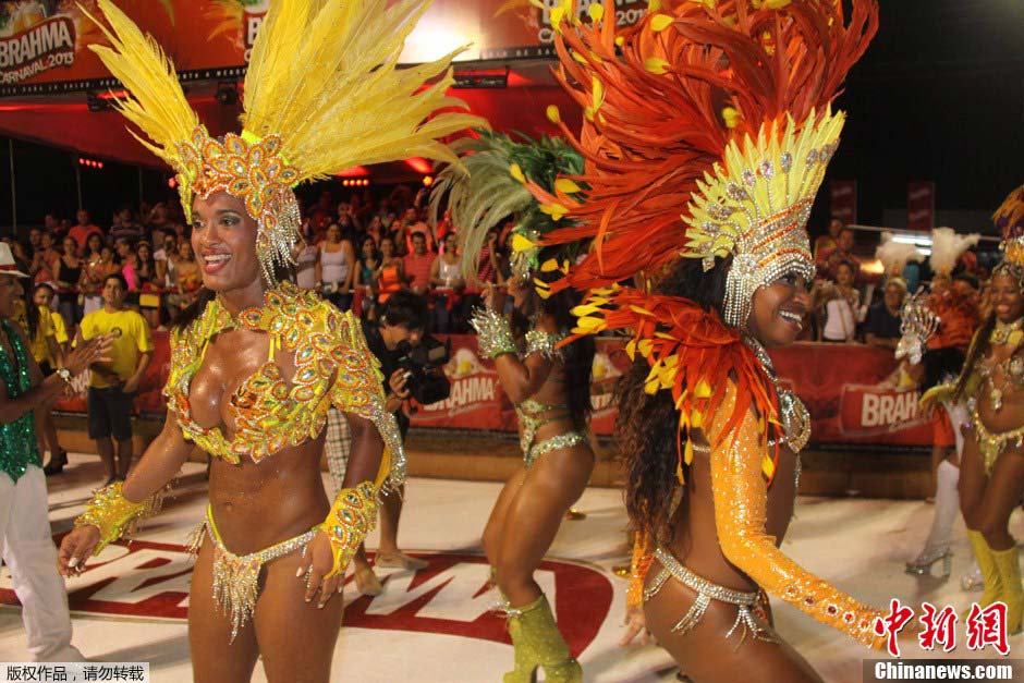 Le carnaval du Paraguay s'ouvre avec un défilé sexy (4)