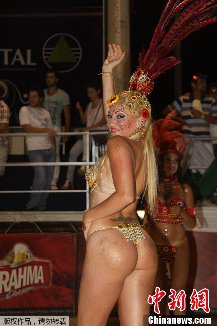 Le carnaval du Paraguay s'ouvre avec un défilé sexy (3)