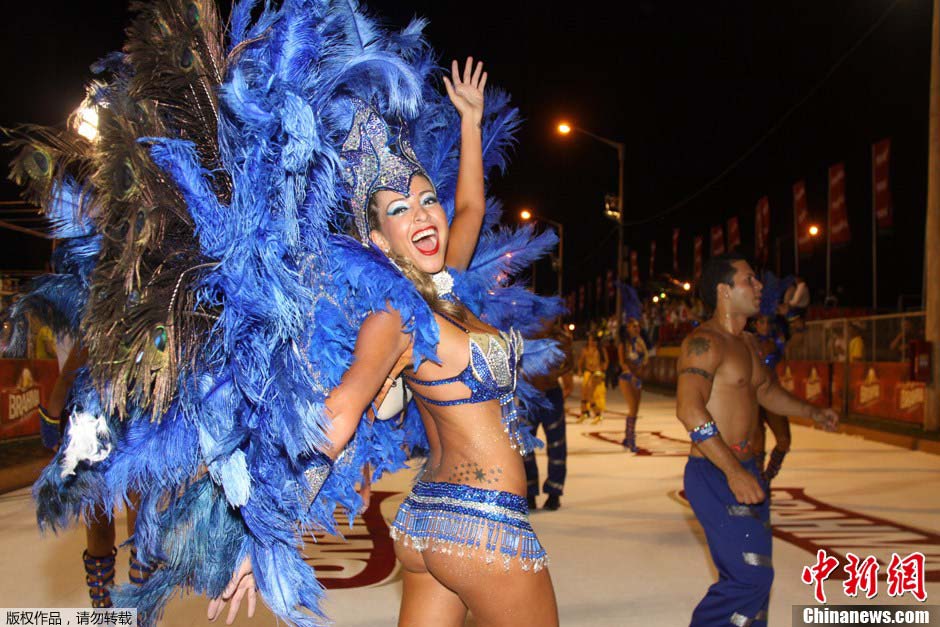 Le carnaval du Paraguay s'ouvre avec un défilé sexy