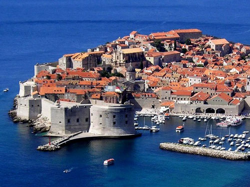 3. Dubrovnik, CroatieCette ville antique est inscrite au patrimoine culturel mondial de l'UNESCO. Aujourd'hui, Dubrovnik est l'un des ports les plus populaires de Méditerranée.