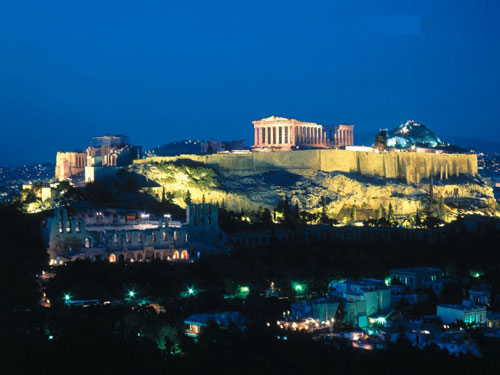 1. Athènes, GrèceBerceau de la civilisation occidentale, Athènes est aujourd'hui une ville où se côtoient antiquité et modernité, avec ses bâtiments de style classique, ses restaurants antiques et ces grattes-ciel modernes.