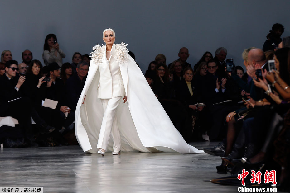 Carmen Dell' Orefice, le mannequin le plus âgé de la semaine de la mode de Paris (4)