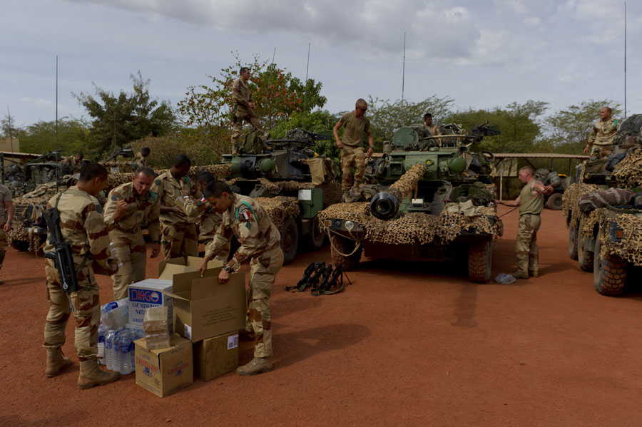 Mali : les forces françaises et maliennes s'emparent de l'aéroport et du pont de Gao