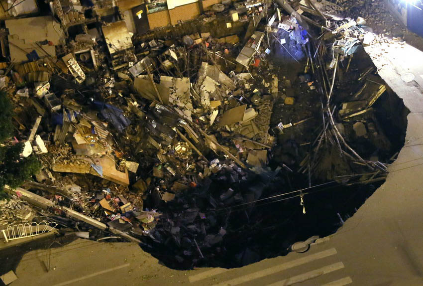 Des bâtiments s'effondrent suite à un écroulement de terrain à Guangzhou (3)