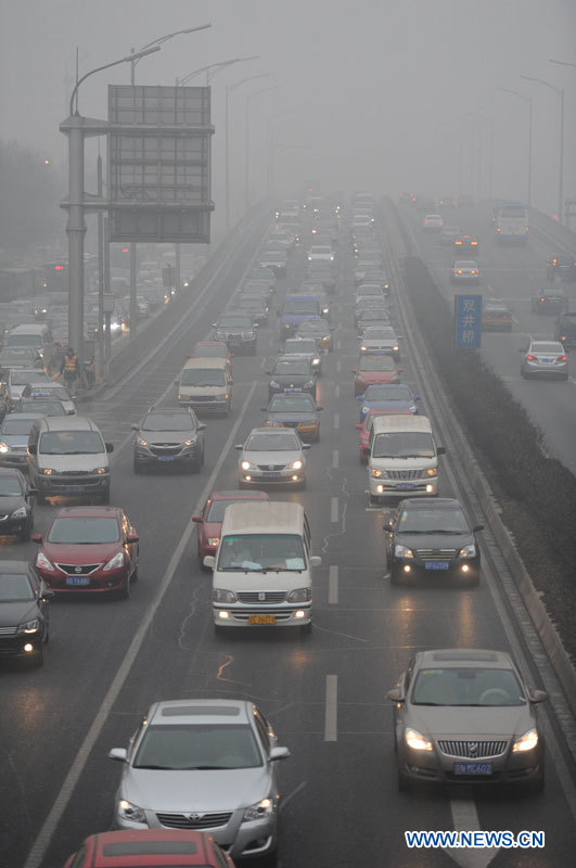 En images : l'épais brouillard recouvre la ville de Beijing (2)