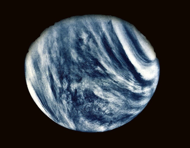 Photo prise en 1974 par Mariner 10. La surface de Vénus recouverte de nuages