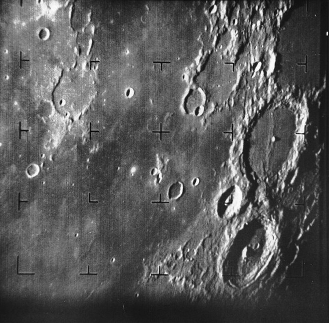 Photo prise en 1964. Les cratères sur la Lune