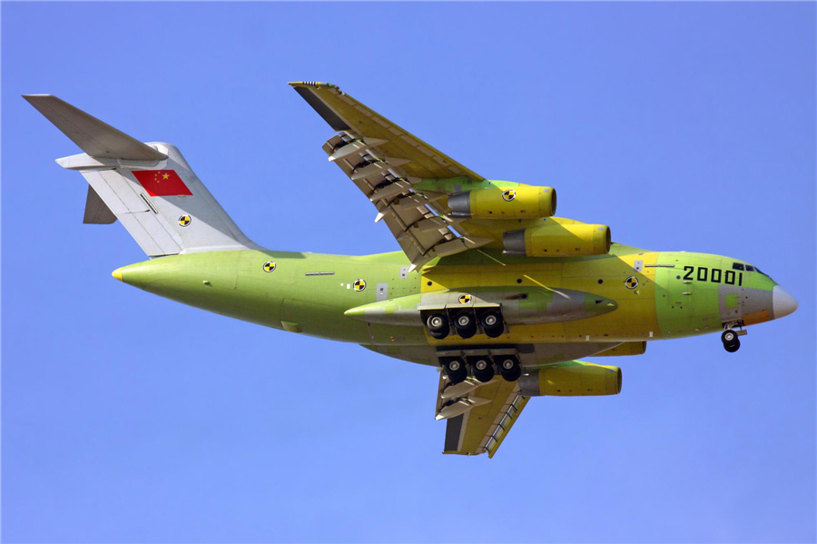 Le premier avion de transport lourd développé au niveau national par la Chine, l'Y-20, décolle pour ses premiers essais en vol, le 26 janvier 2013. En tant que gros avion multi-rôle et de transport, l'Y-20 peut effectuer des missions de transport sur une longue distance, même dans des conditions météorologiques difficiles.