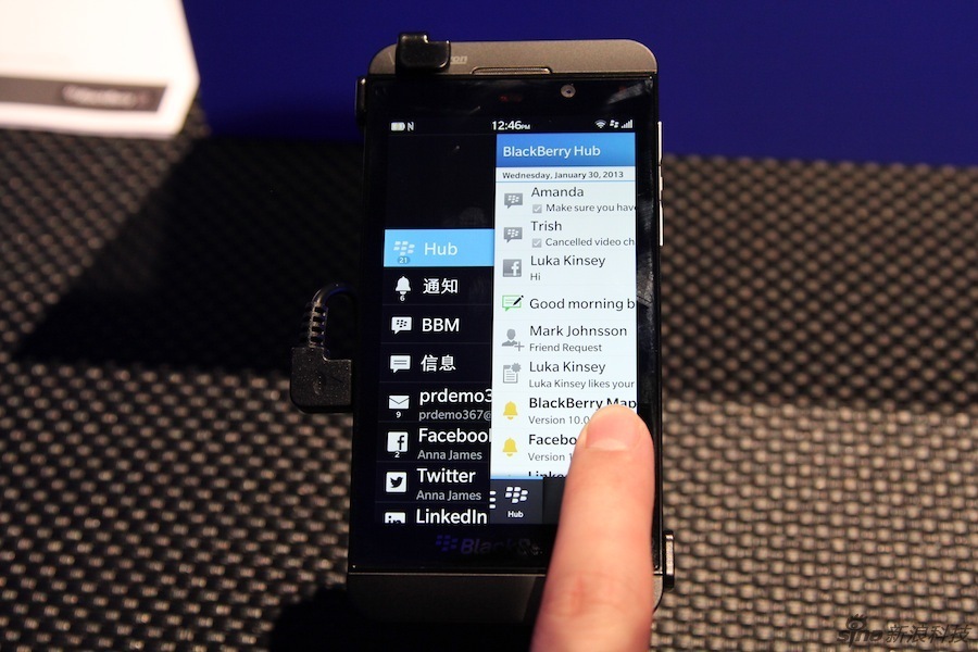 BlackBerry dévoile ses deux nouveaux smartphones le Z10 et le Q10 (13)