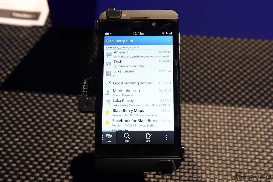 BlackBerry dévoile ses deux nouveaux smartphones le Z10 et le Q10 (12)