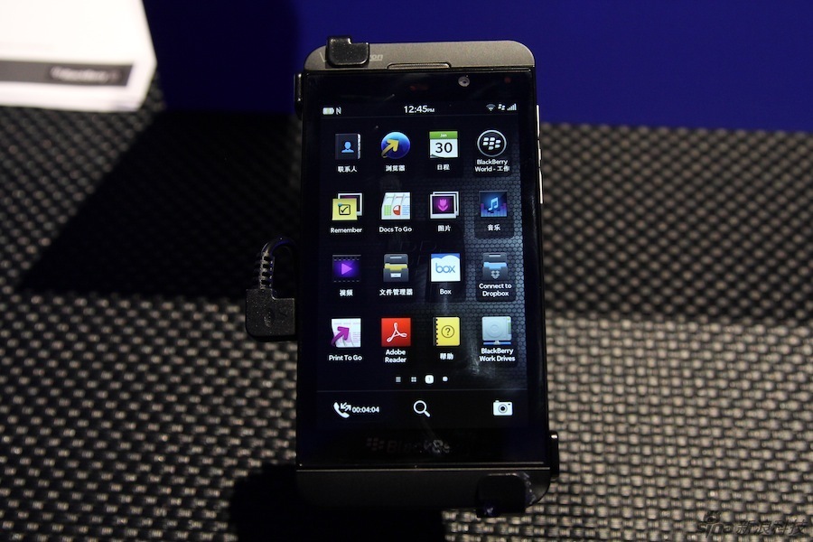BlackBerry dévoile ses deux nouveaux smartphones le Z10 et le Q10 (10)