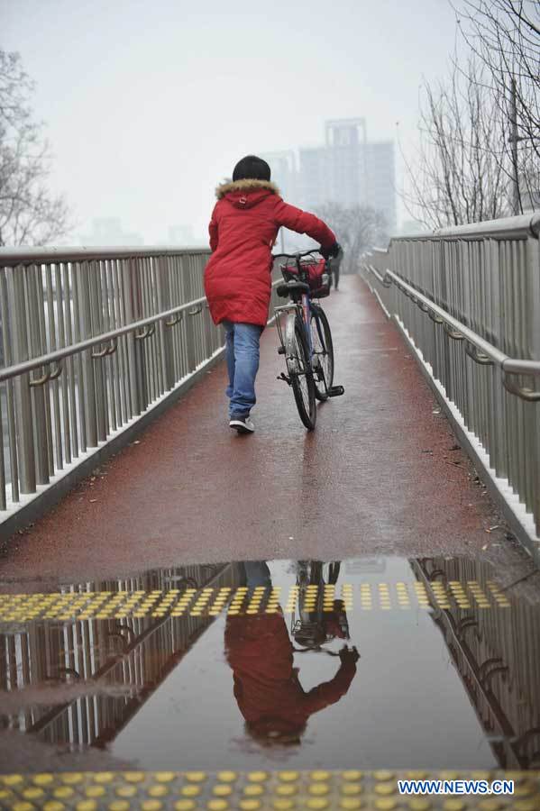 Beijing : le brouillard persiste malgré la pluie et les mesures anti-pollution (2)