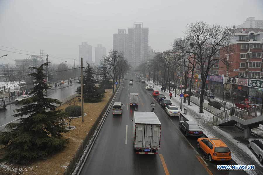 Beijing : le brouillard persiste malgré la pluie et les mesures anti-pollution (4)