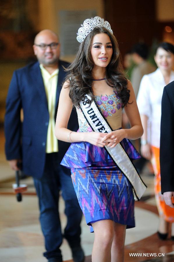 Le 31 janvier 2013Olivia Culpo, Miss Univers 2012 nouvellement couronnée, à l'hôtel Sahid à Jakarta en Indonésie pour participer à une conférence de presse.