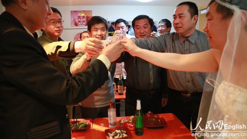 Deux hommes âgés se marient à Beijing  (4)