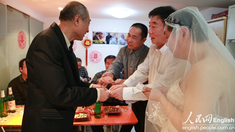 Deux hommes âgés se marient à Beijing  (2)