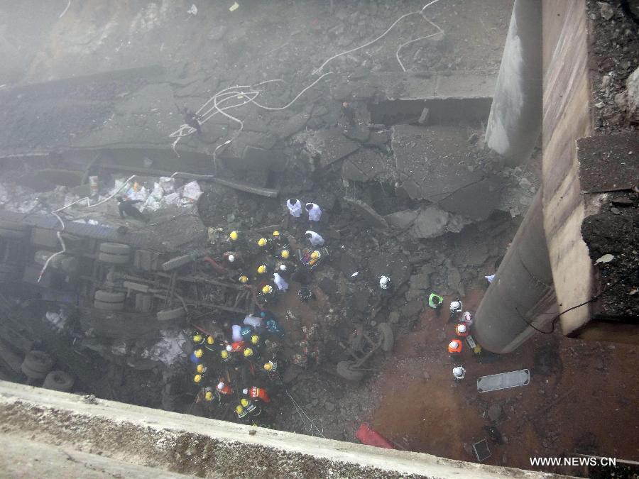 Chine : effondrement d'un pont autoroutier suite à l'explosion d'un camion (4)