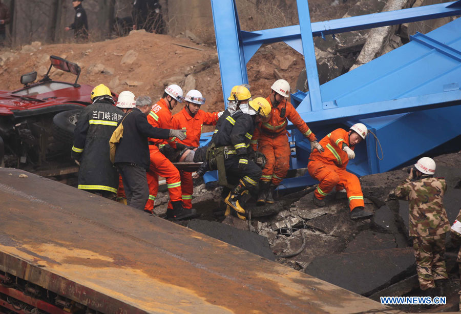Chine : huit morts et 13 blessés dans l'effondrement d'un viaduc autoroutier (3)