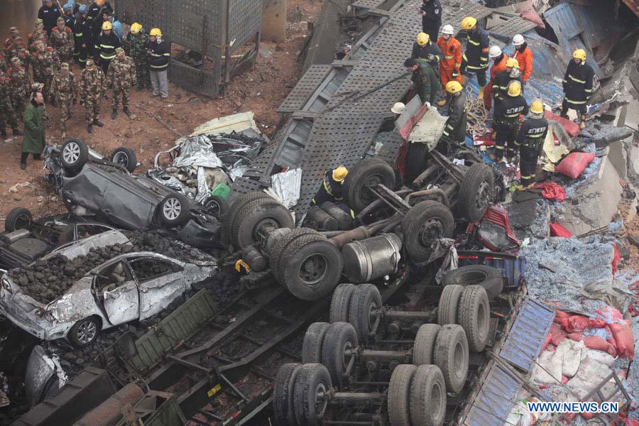 Chine : huit morts et 13 blessés dans l'effondrement d'un viaduc autoroutier