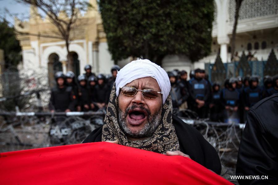 Egypte: affrontements entre manifestants et forces de sécurité prèsdu palais présidentiel au Caire  (4)