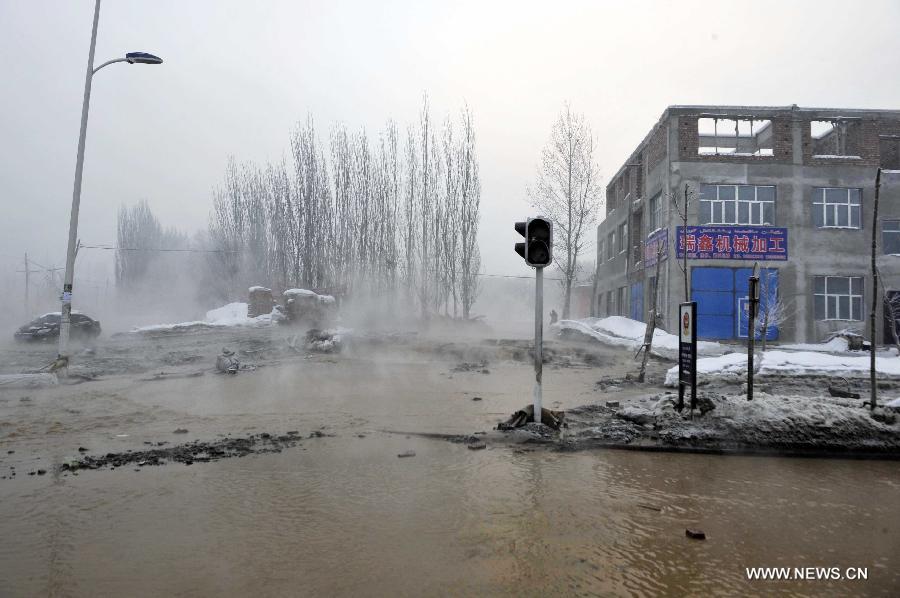 La fuite d'un réservoir fait un mort au Xinjiang  (4)