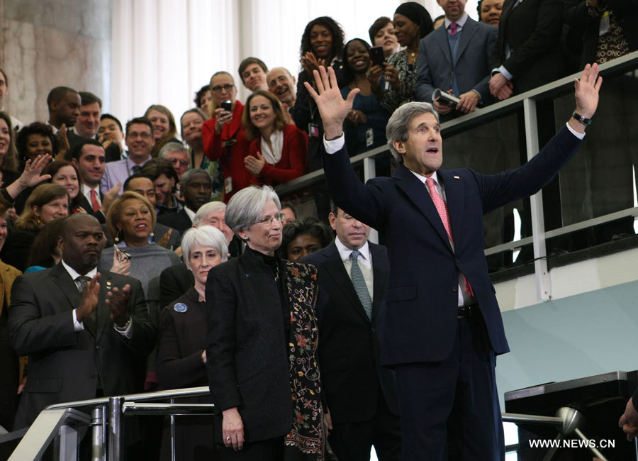 John Kerry entame sa première journée au travail comme secrétaire d'Etat américain  (4)
