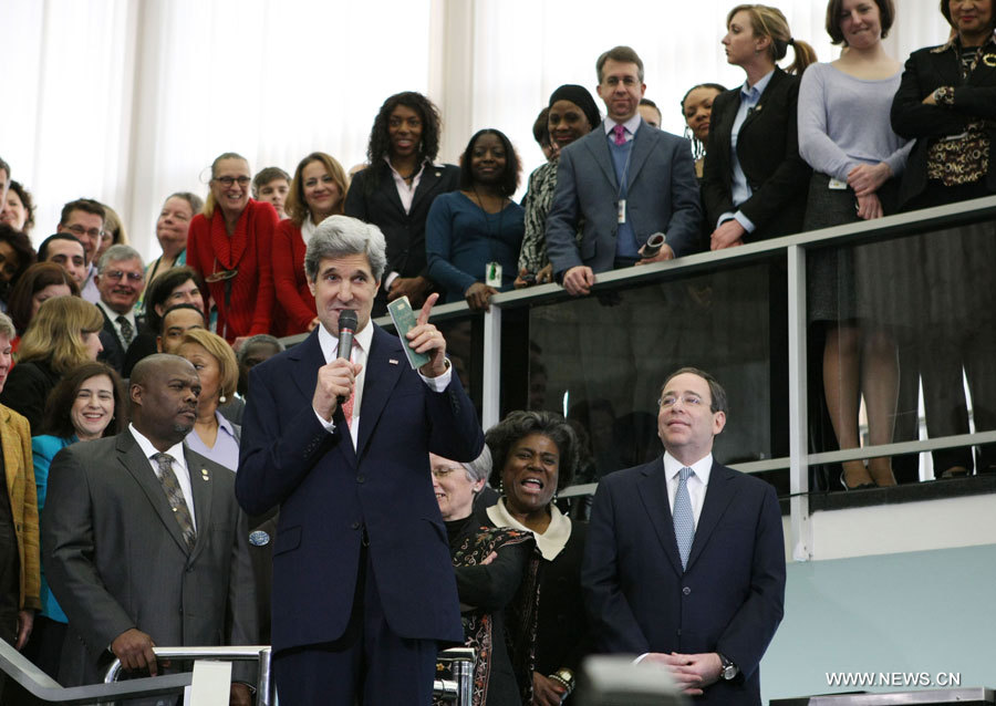 John Kerry entame sa première journée au travail comme secrétaire d'Etat américain  (3)