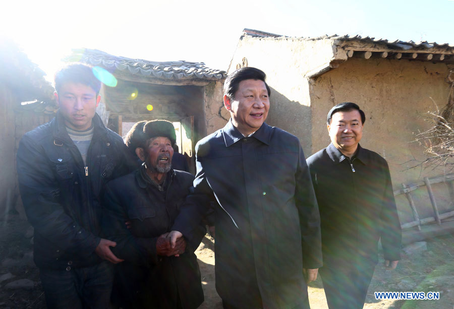 Xi Jinping se rend chez des villageois démunis et des ouvriers migrants au Gansu (11)