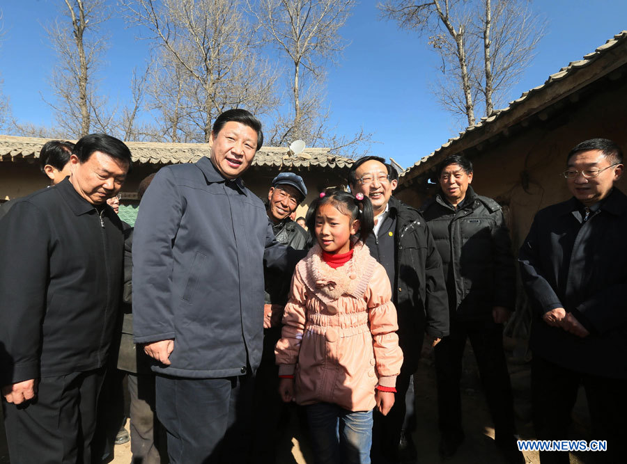 Xi Jinping se rend chez des villageois démunis et des ouvriers migrants au Gansu (10)