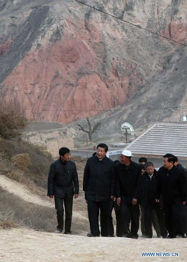 Xi Jinping se rend chez des villageois démunis et des ouvriers migrants au Gansu (6)