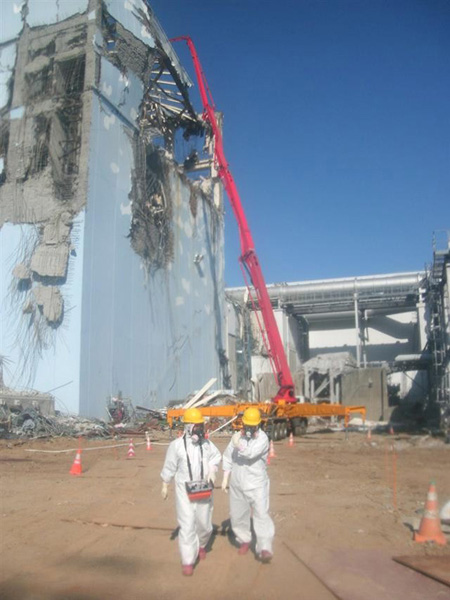 La presse japonaise publie des photos de la centrale de Fukushima après l'accident (8)