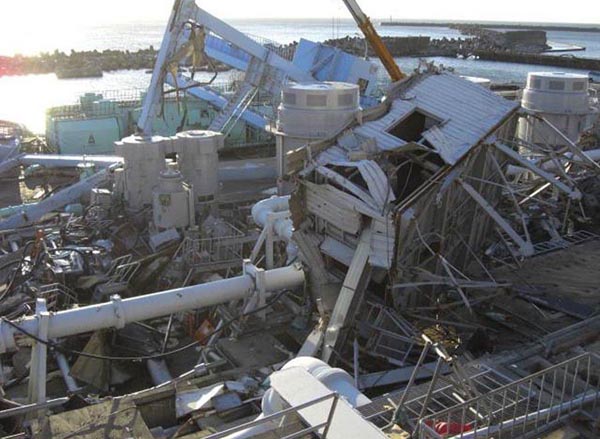 Les installations du bord de mer, situées à proximité des Unités 5 et 6  de la centrale de Fukushima, dévastées après le tsunami.