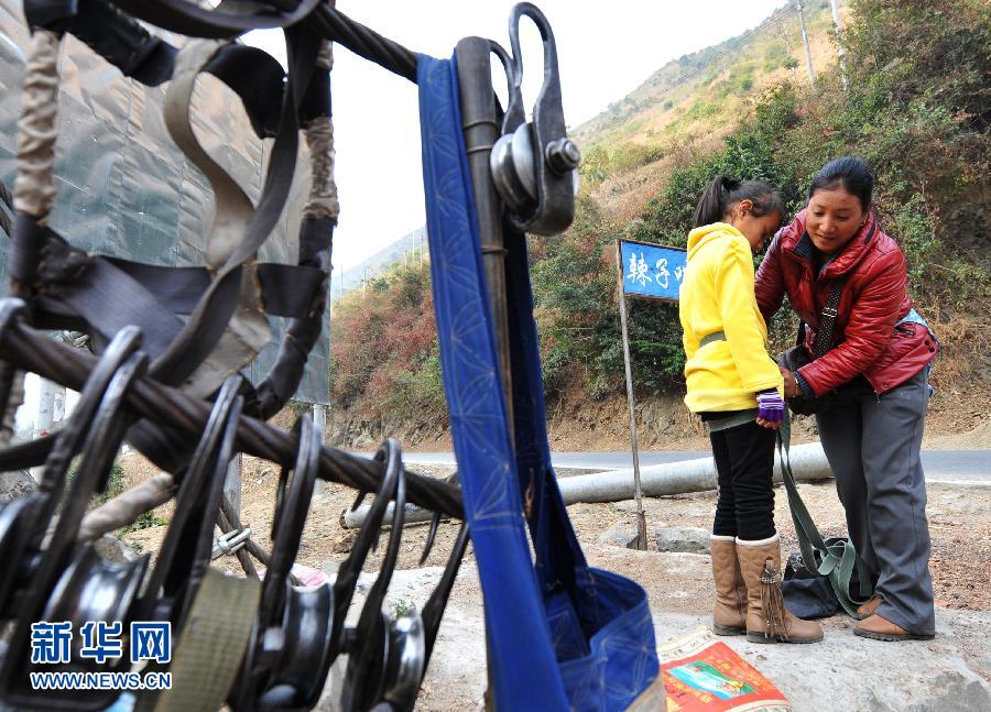Fête du printemps : les câbles, un outil de transport particulier pour les gens des vallées de Nujiang (7)