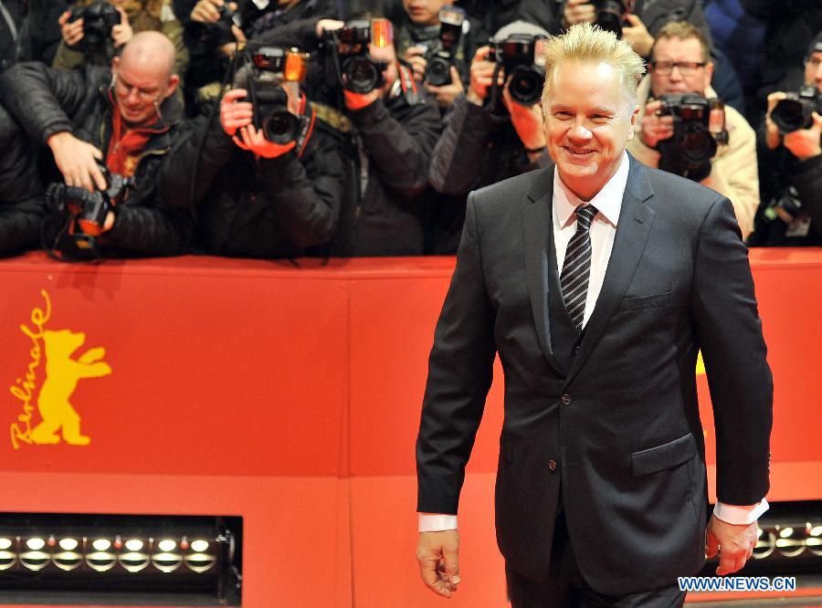 L'acteur américain Tim Robbins sur le tapis rouge lors de la cérémonie d'ouverture de la 63e Berlinale à Berlin, en Allemagne, le 7 février 2013. La 63e Berlinale s'est ouvert jeudi soir avec le film "The Grandmaster" du réalisateur Wong Kar Wai.