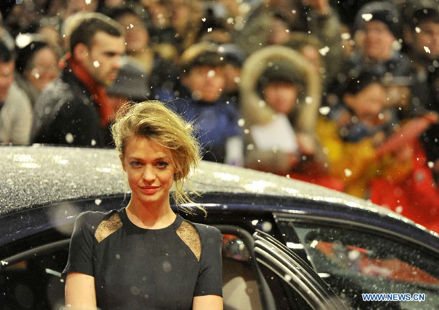 L'actrice allemande Heike Makatsch sur le tapis rouge lors de la cérémonie d'ouverture de la 63e Berlinale à Berlin, en Allemagne, le 7 février 2013. La 63e Berlinale s'est ouvert jeudi soir avec le film "The Grandmaster" du réalisateur Wong Kar Wai.