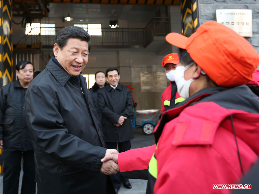 Xi Jinping exprime ses voeux du Nouvel An chinois aux ouvriers et policiers (4)