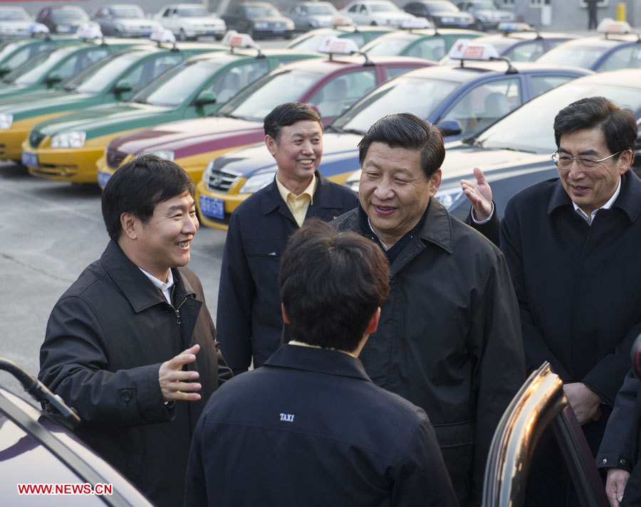 Xi Jinping exprime ses voeux du Nouvel An chinois aux ouvriers et policiers (7)