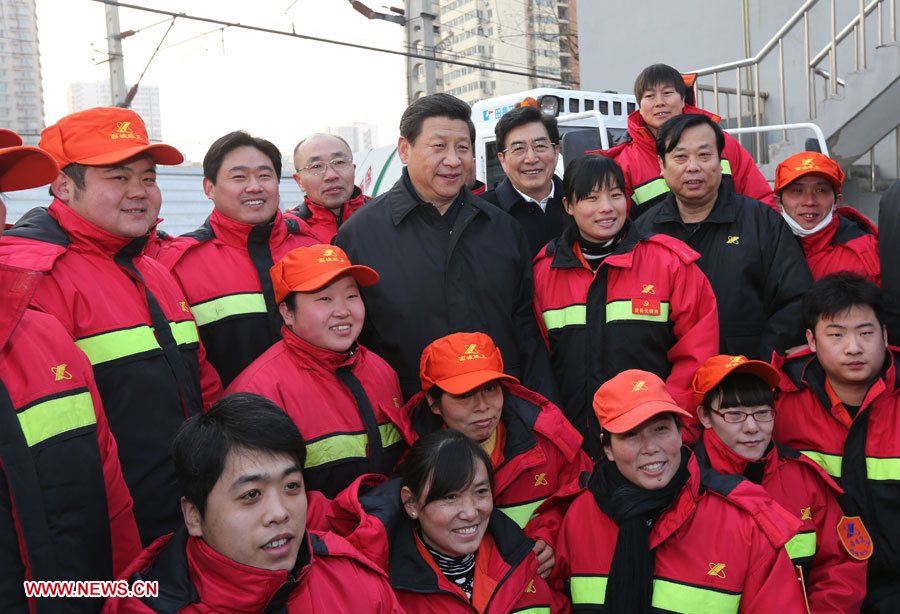 Xi Jinping exprime ses voeux du Nouvel An chinois aux ouvriers et policiers (6)