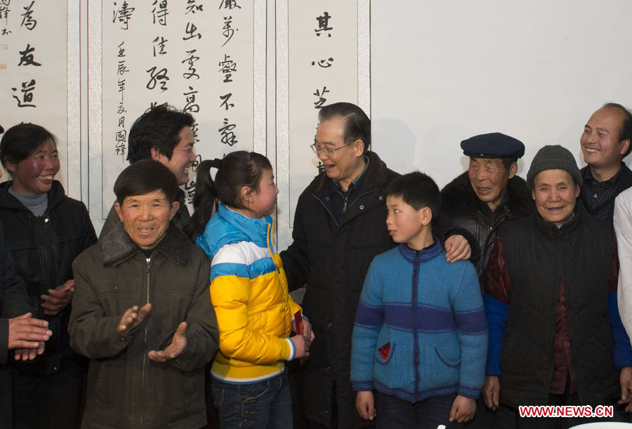 Wen Jiabao passe le réveillon du Nouvel An chinois avec des survivants de catastrophes (2)