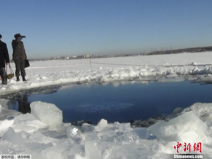 Un cratère immense à la suite de la chute de météorites en Russie
