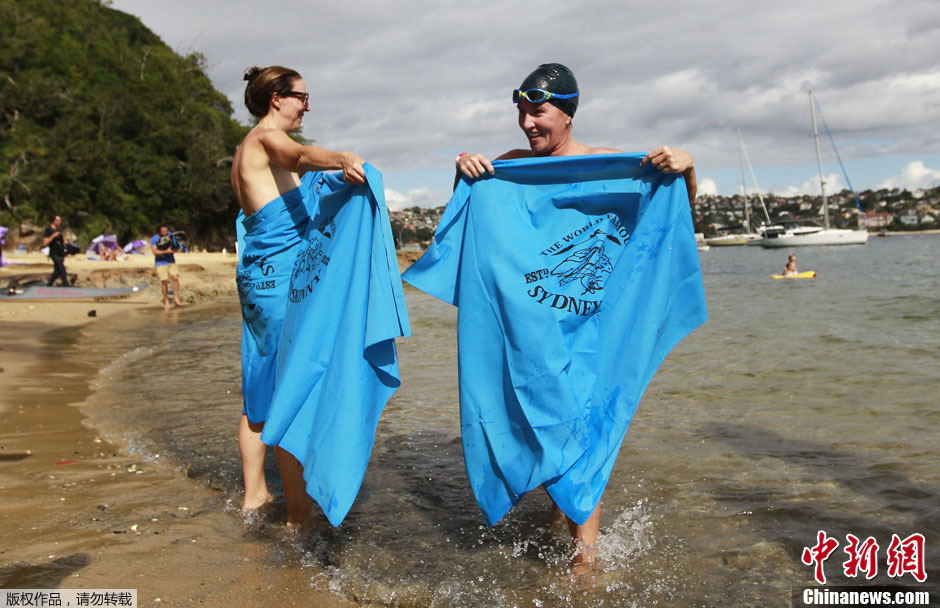 Sydney : Plus de 400 personnes nagent nues pour sauver des animaux sauvages (5)