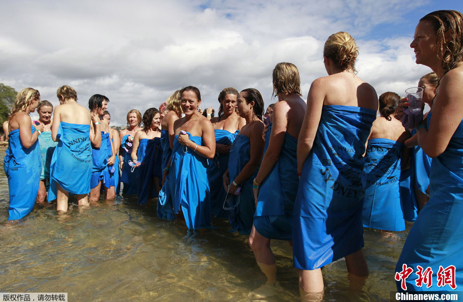 Sydney : Plus de 400 personnes nagent nues pour sauver des animaux sauvages (4)