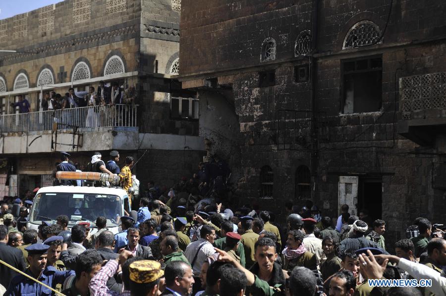 Crash d'un hélicoptère militaire à Sanaa: 9 morts et 23 blessés  (5)