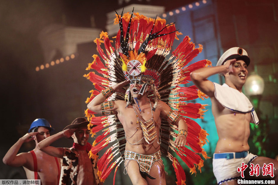 Le show des drag queens enflamme le Carnaval de Gran Canaria (2)