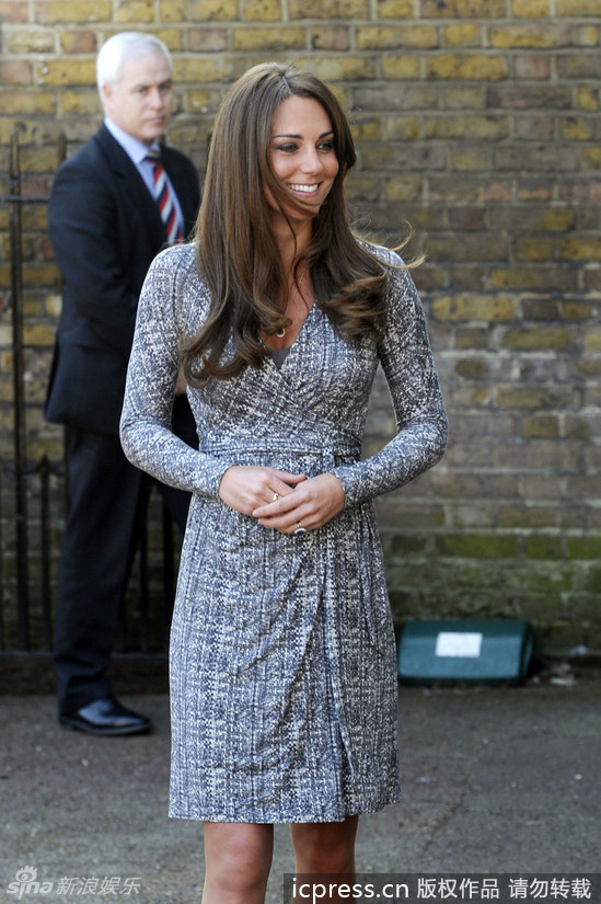 Kate Middleton exhibe un petit ventre arrondi (7)