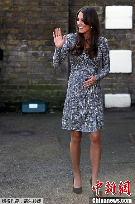 Kate Middleton exhibe un petit ventre arrondi (4)