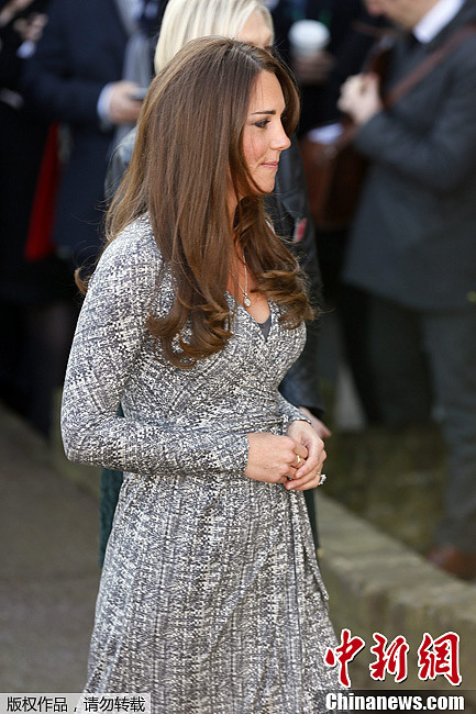 Kate Middleton exhibe un petit ventre arrondi (3)