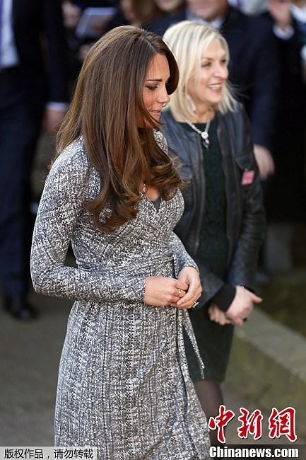 Kate Middleton exhibe un petit ventre arrondi (2)