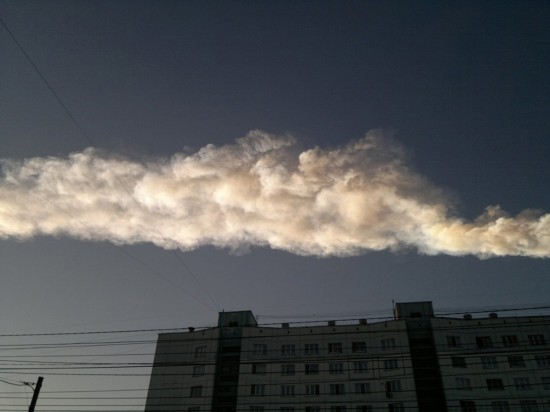 La météorite de Chelyabinsk aurait pu être percutée par un OVNI (9)