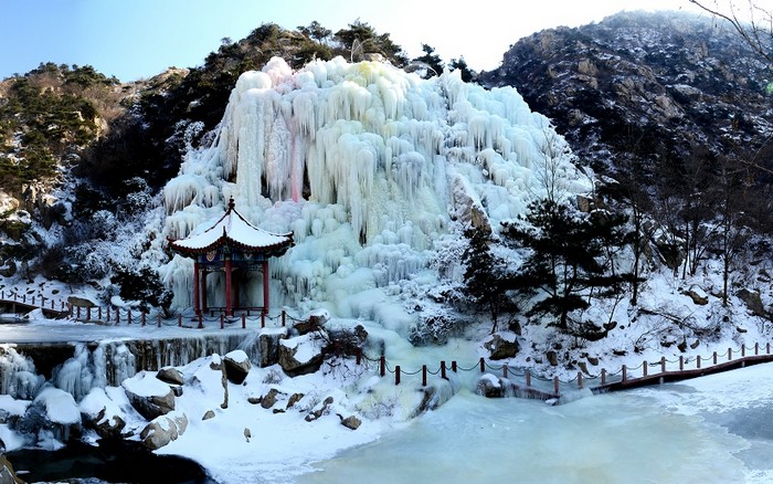 La chute d'eau gelée à Chashan de Pingdu